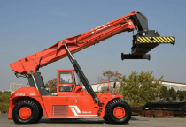 SỰ KHÁC NHAU GIỮA XE NÂNG HÀNG CONTAINER VÀ XE NÂNG HÀNG KHỐI